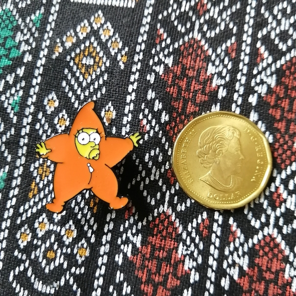 📍2/20$ Maggie Simpson Star Snowsuit Enamel Pin NWOT - Picture 2 of 5